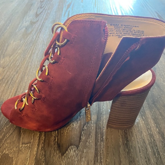 Nine West Maroon lace up Bootie size 6.5 - Picture 5 of 6
